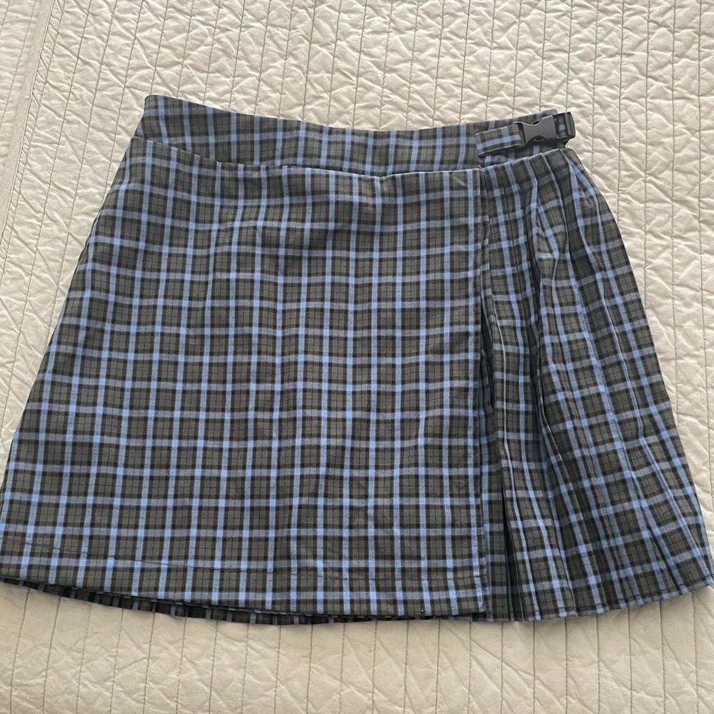 pleated buckle skirt